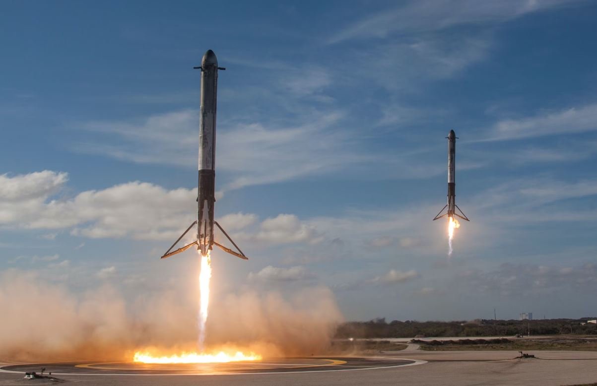 Image of SpaceX vs Starlink